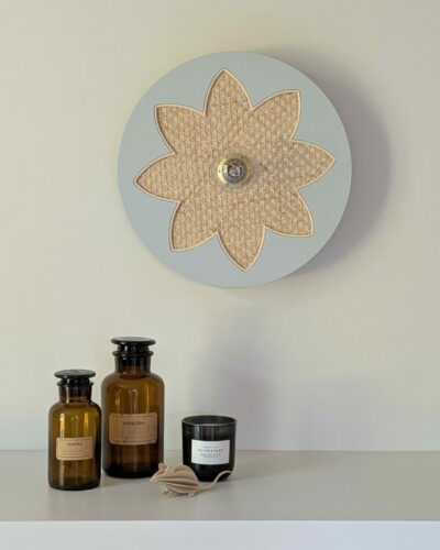 Luminaire fleur bois cannage rotin. Peinture Bilboquet Déco sauter dans les flaques