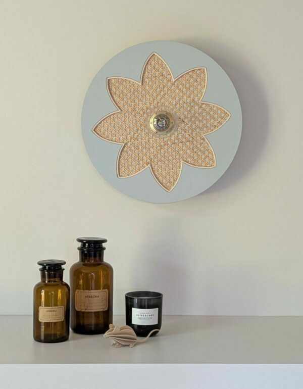 Luminaire fleur bois cannage rotin. Peinture Bilboquet Déco sauter dans les flaques