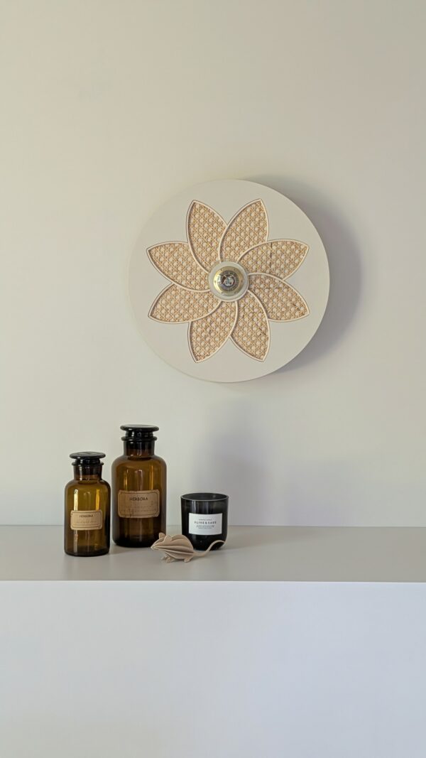 luminaire fleur bois cannage rotin. Peinture Libéron ivoire d'orfèvre