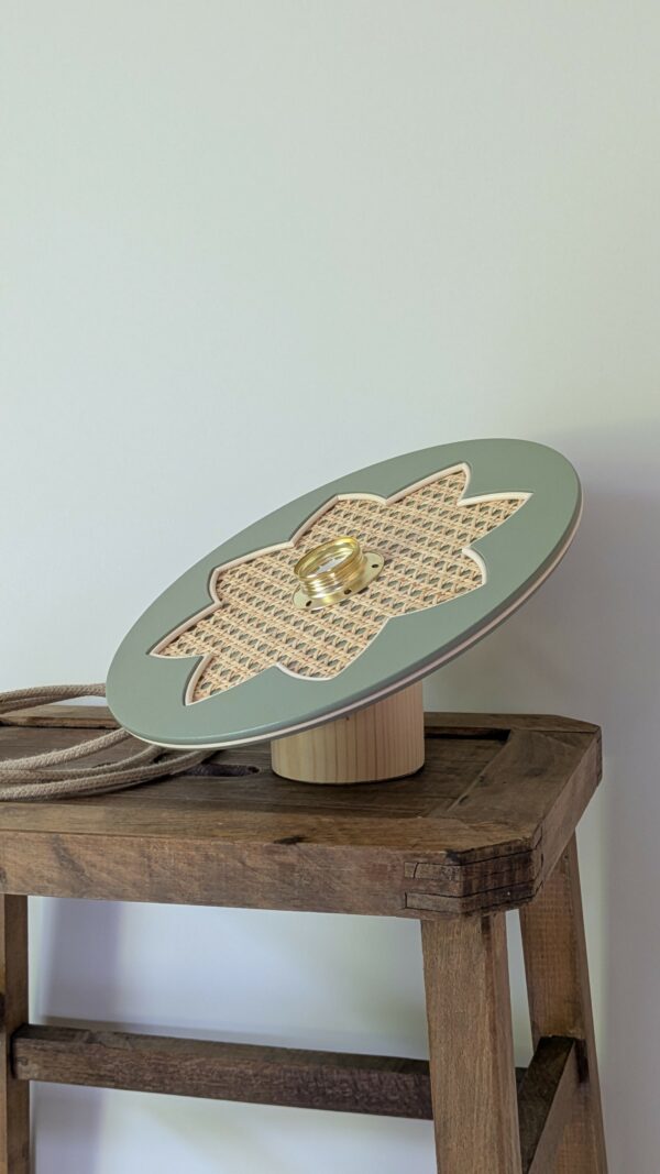 lampe artisanale fleur bois cannage rotin, on dirait le sud, bilboquet déco
