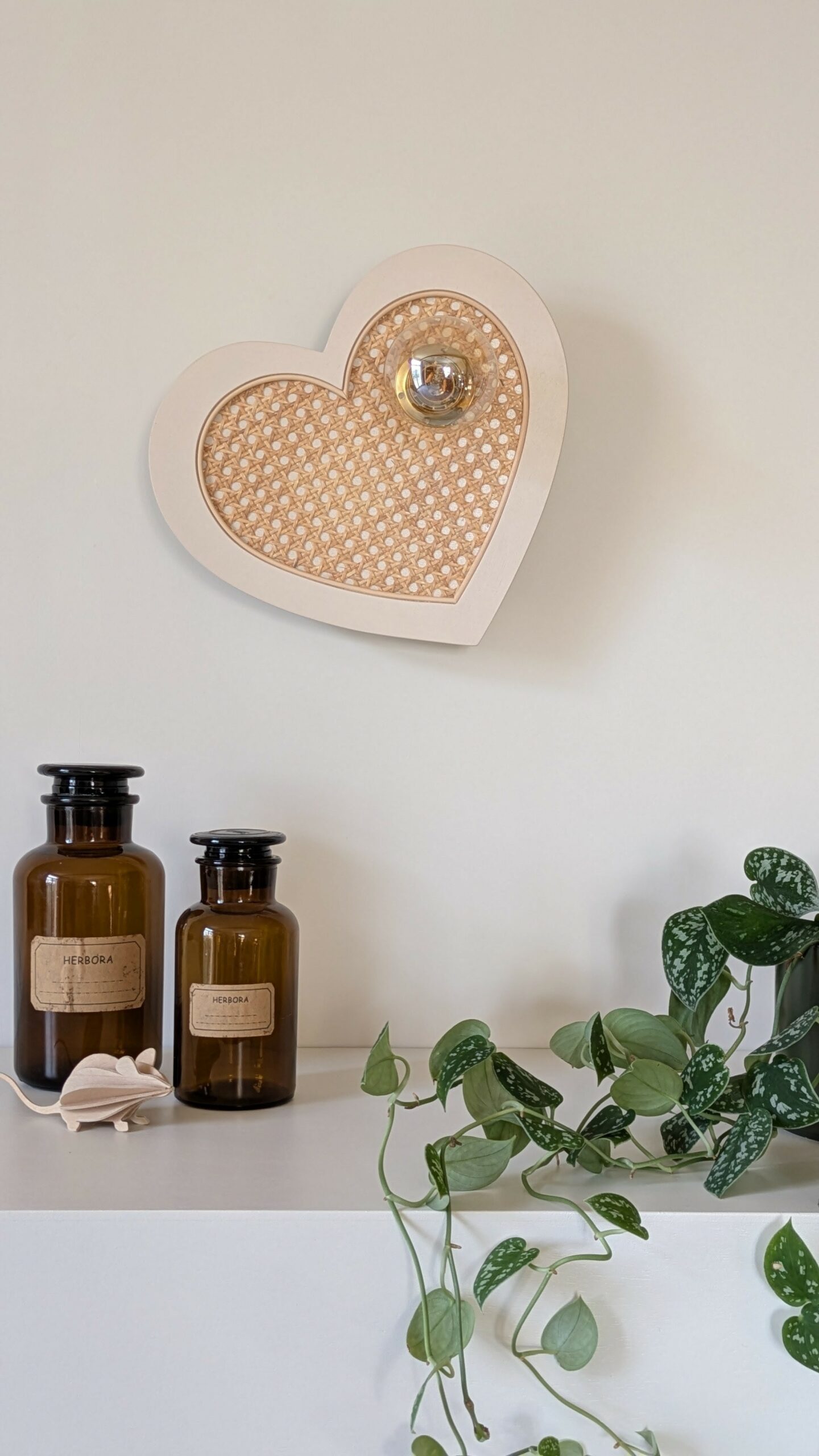 Luminaire coeur cannage bois rotin artisanal