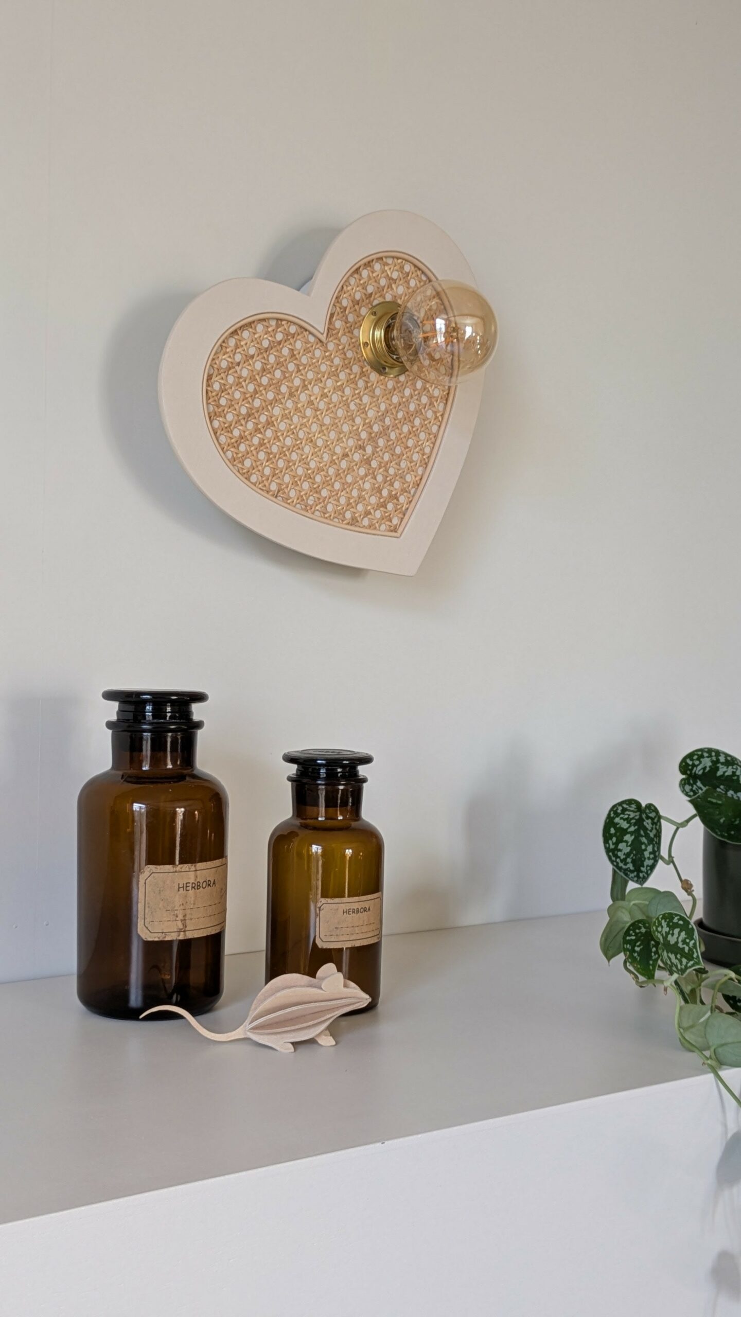 Luminaire coeur cannage bois rotin artisanal