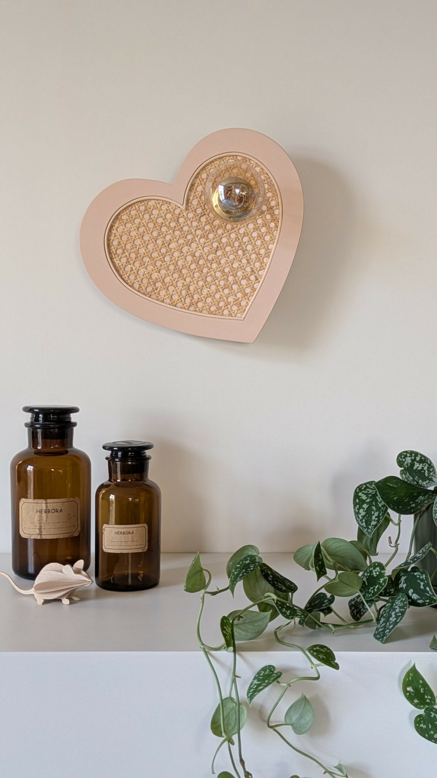 Luminaire coeur cannage bois rotin artisanal