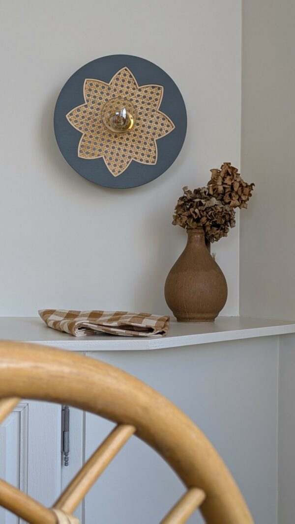 luminaire artisanal fleur bois cannage rotin