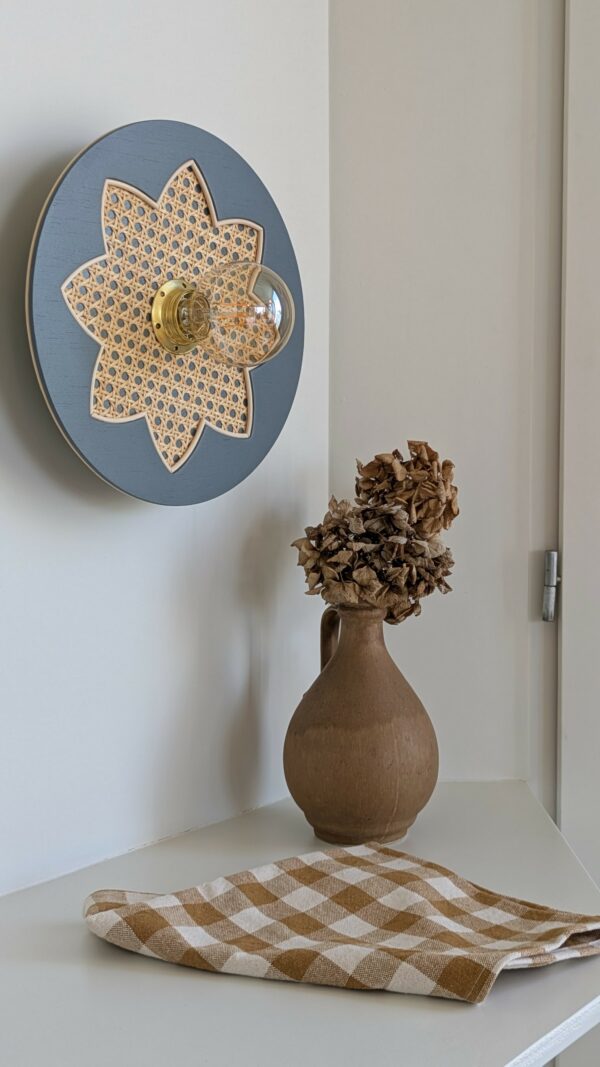 luminaire artisanal fleur bois cannage rotin