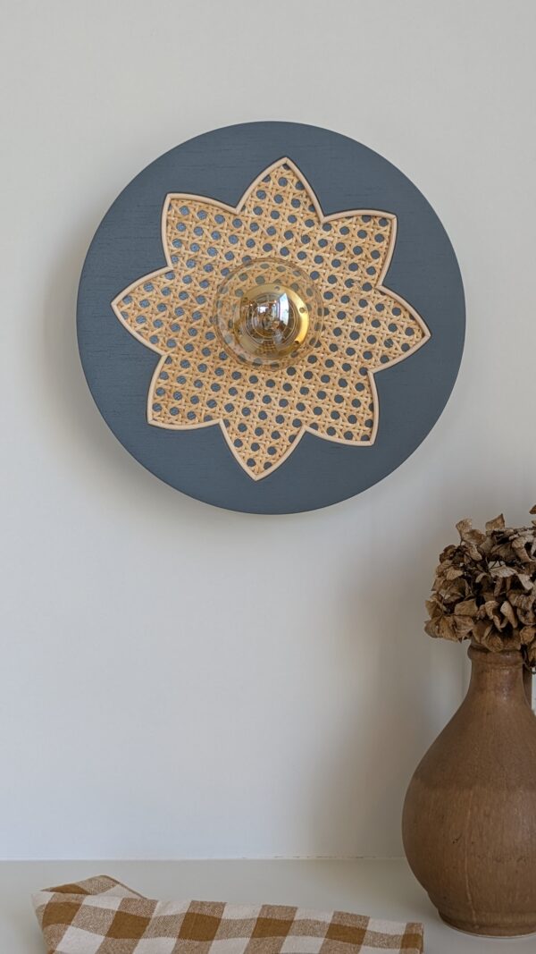 luminaire artisanal fleur bois cannage rotin