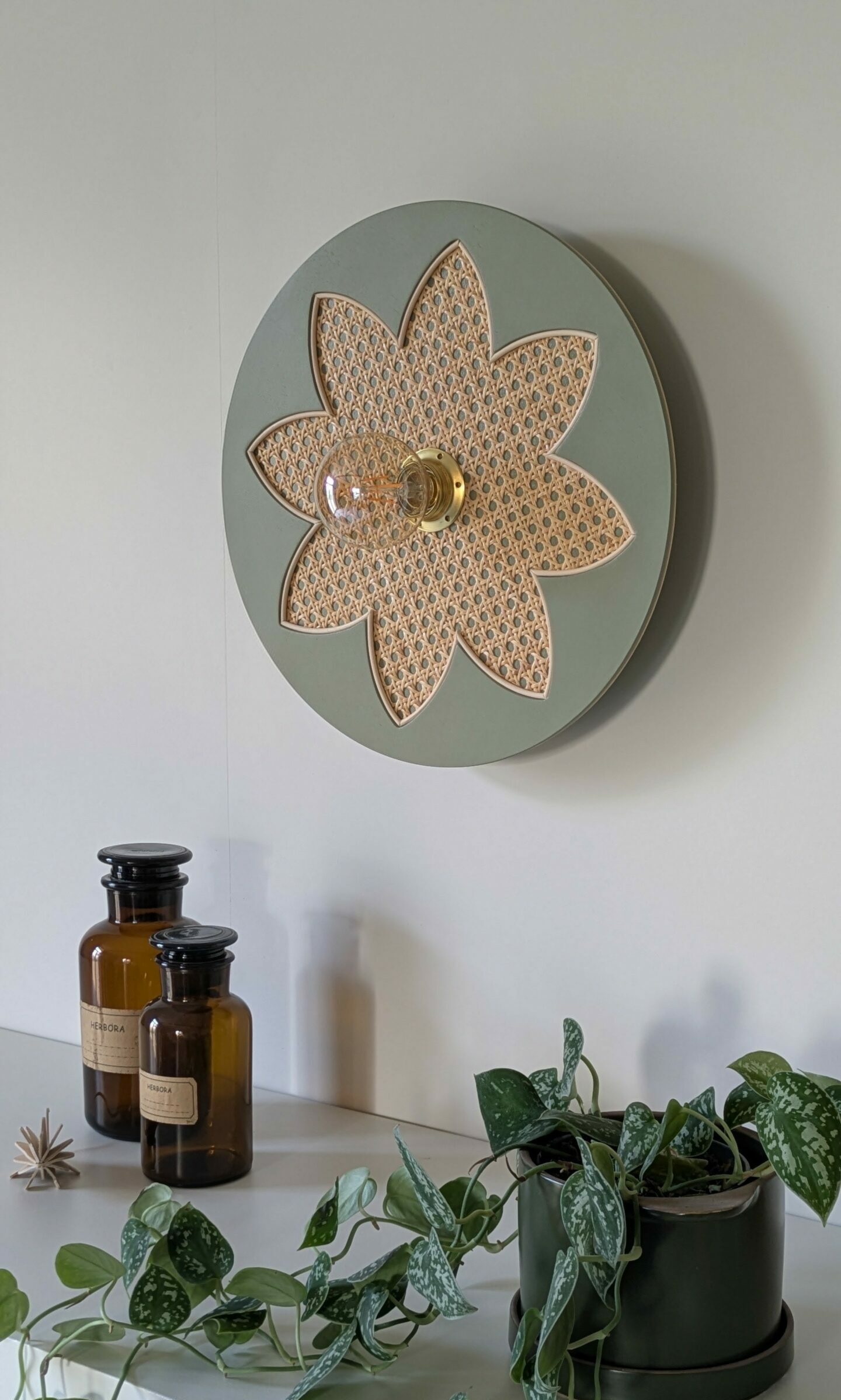 Luminaire fleur cannage bois rotin artisanal