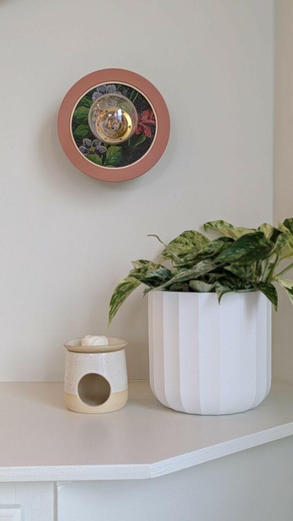 luminaire artisanal, bois rotin canevas à broder. Modèle unique