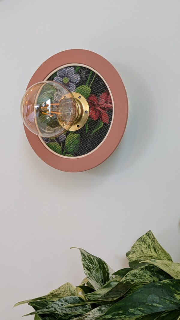 luminaire artisanal, bois rotin canevas à broder. Modèle unique