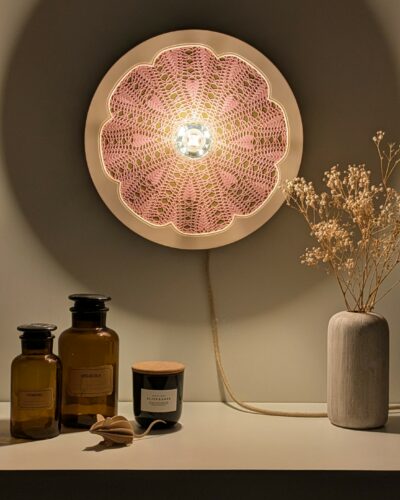 luminaire artisanal, bois rotin et napperon. Modèle unique