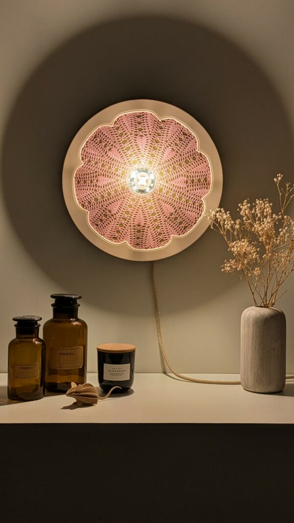 luminaire artisanal, bois rotin et napperon. Modèle unique