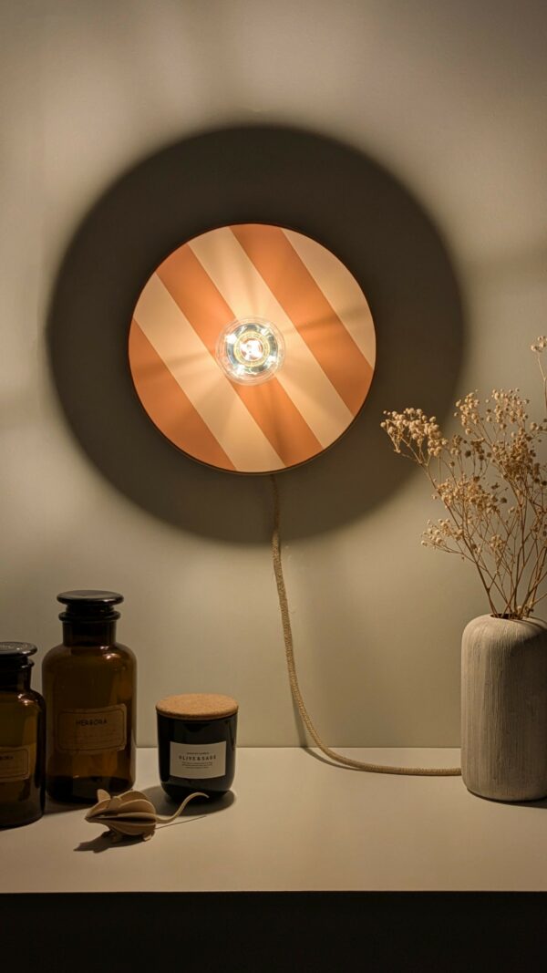Luminaire unique artisanal. En bois napperon et rotin. 2 en 1