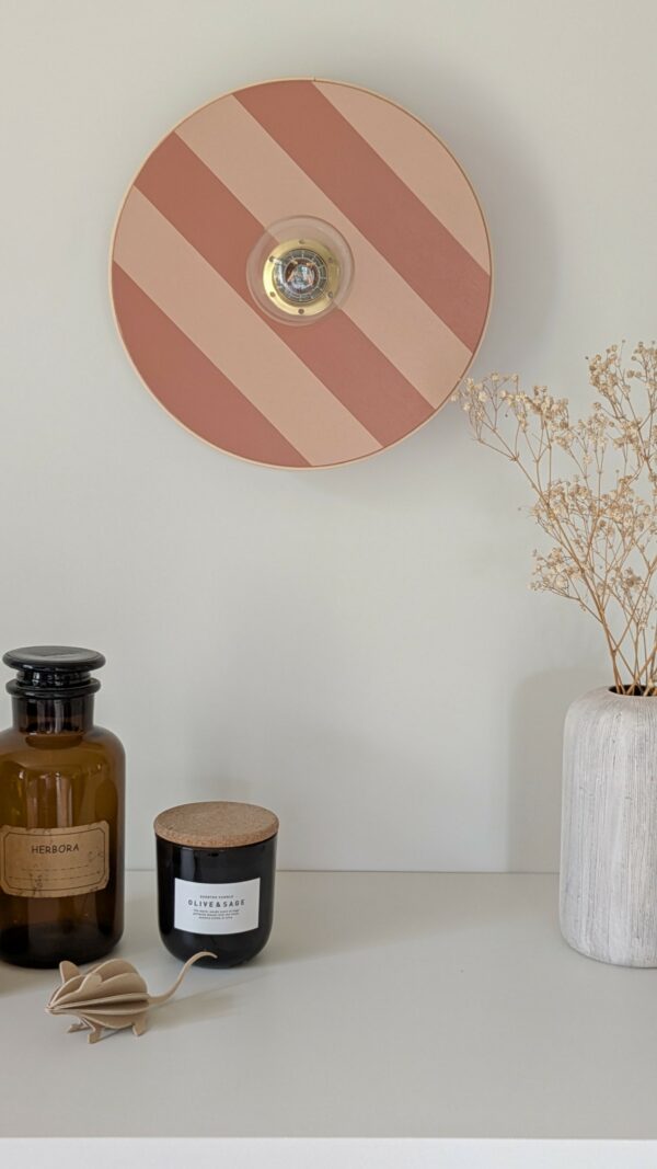 Luminaire unique artisanal. En bois napperon et rotin. 2 en 1