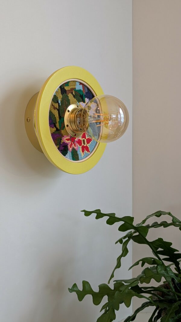 luminaire artisanal, bois, canevas et rotin. Modèle unique