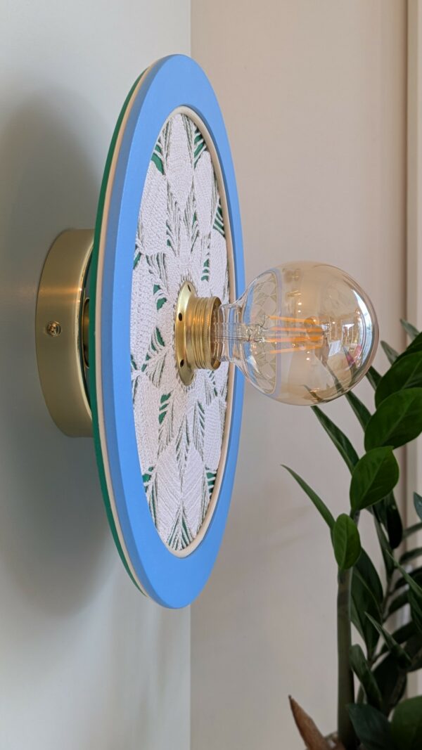 Luminaire unique artisanal. En bois napperon et rotin. 2 en 1