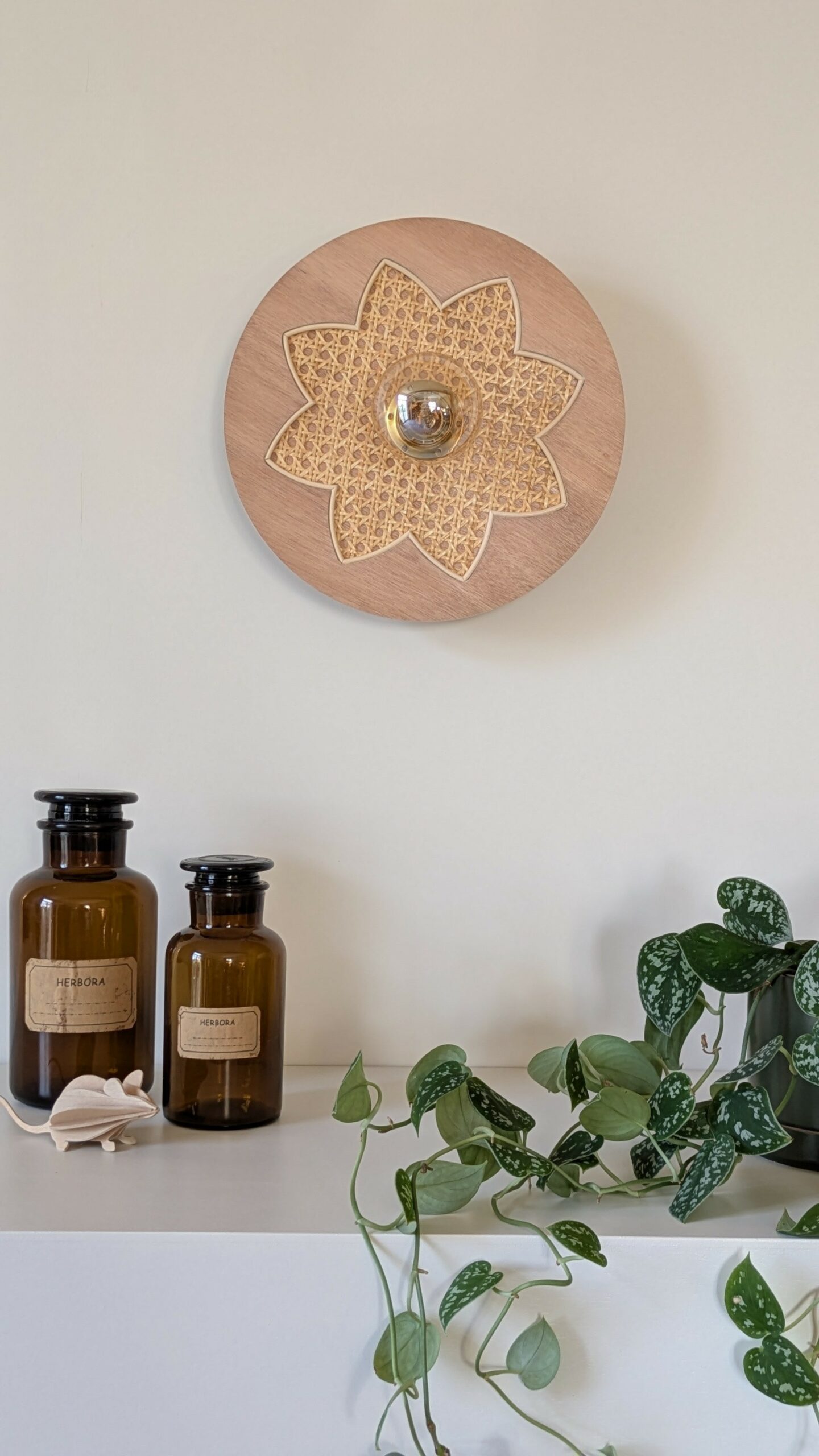 luminaire artisanal fleur bois cannage rotin