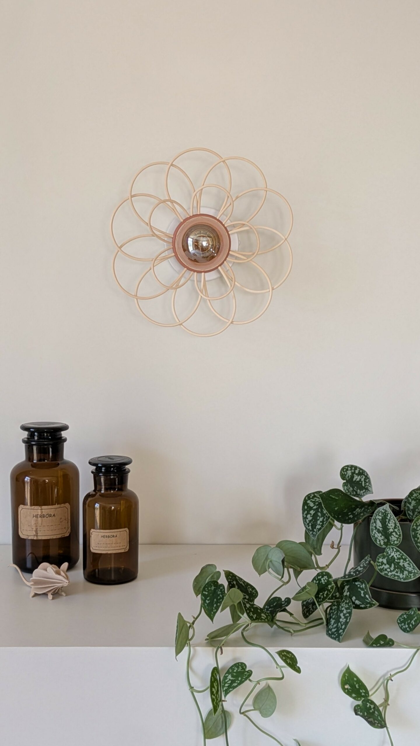 Luminaire fleur bois rotin artisanal