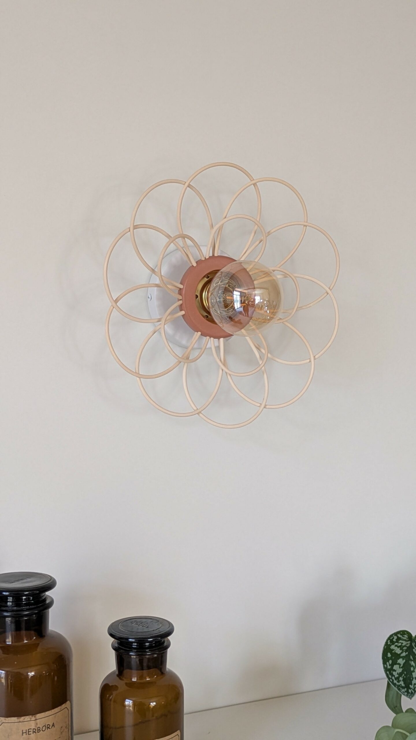 Luminaire fleur bois rotin artisanal