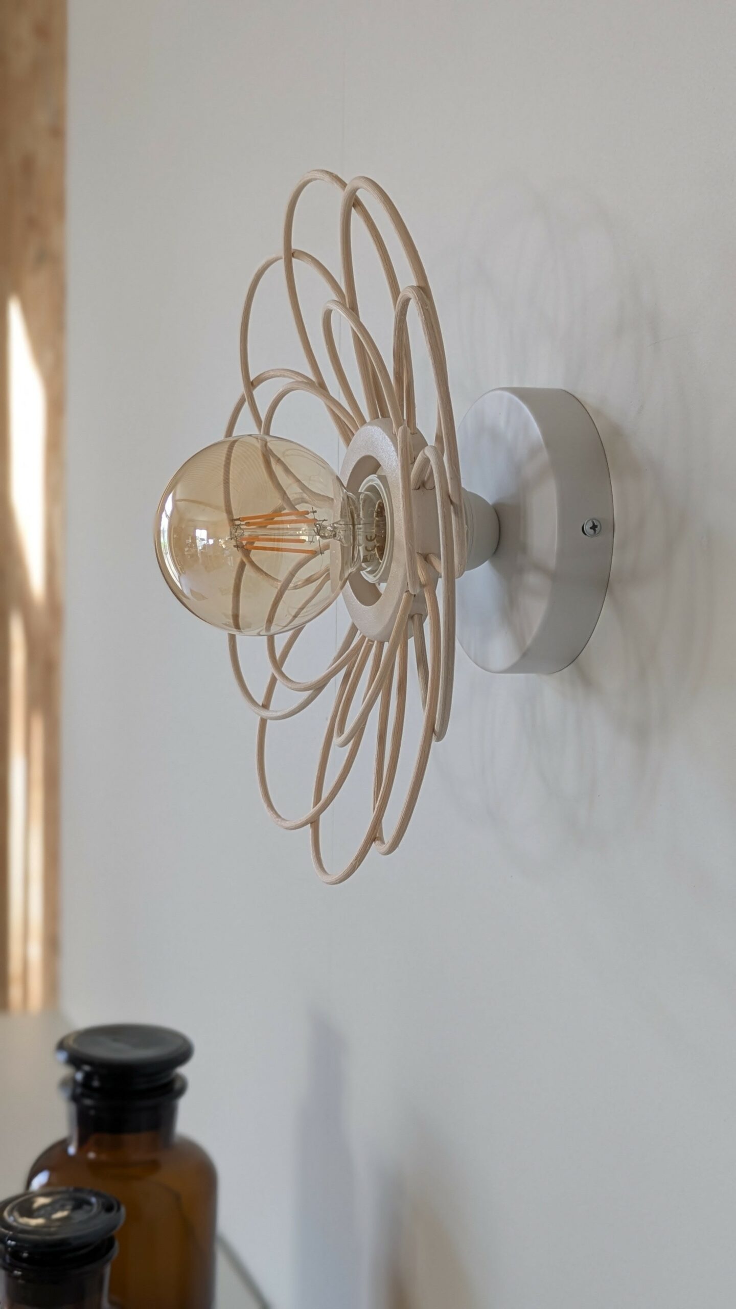 Luminaire fleur bois rotin artisanal