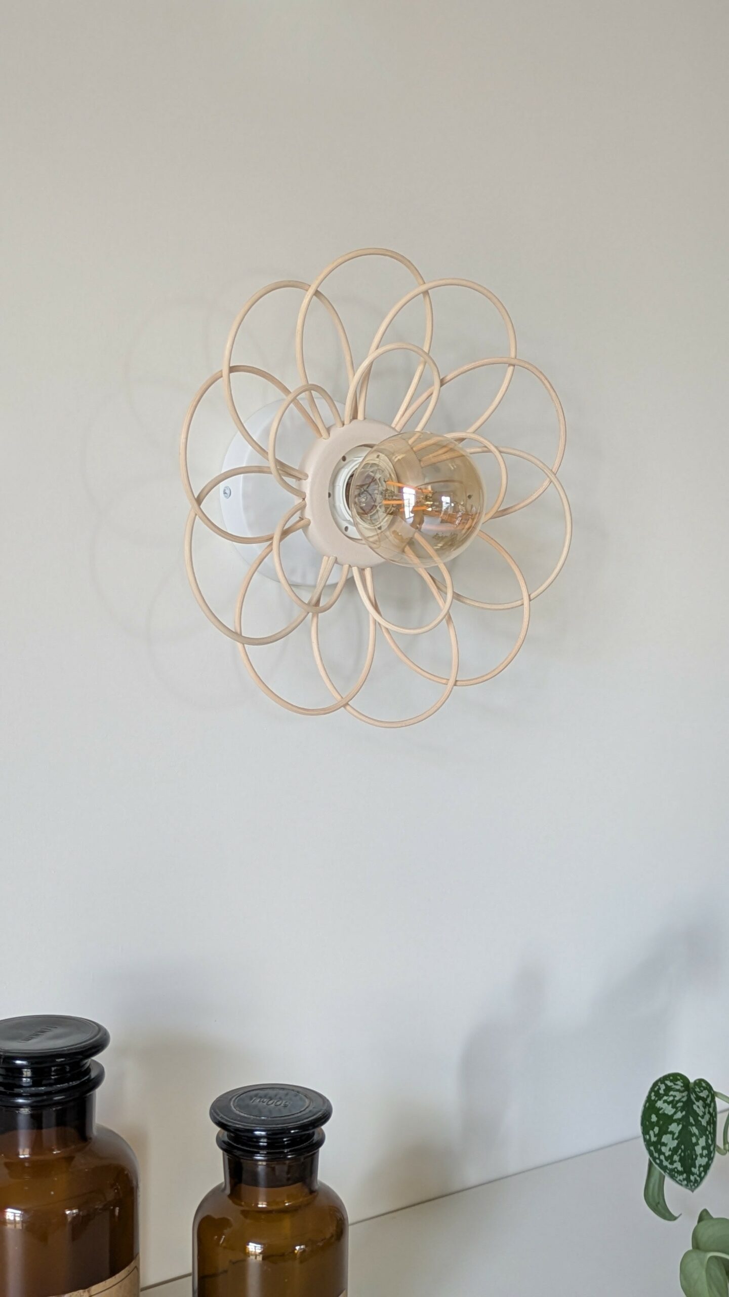 Luminaire fleur bois rotin artisanal