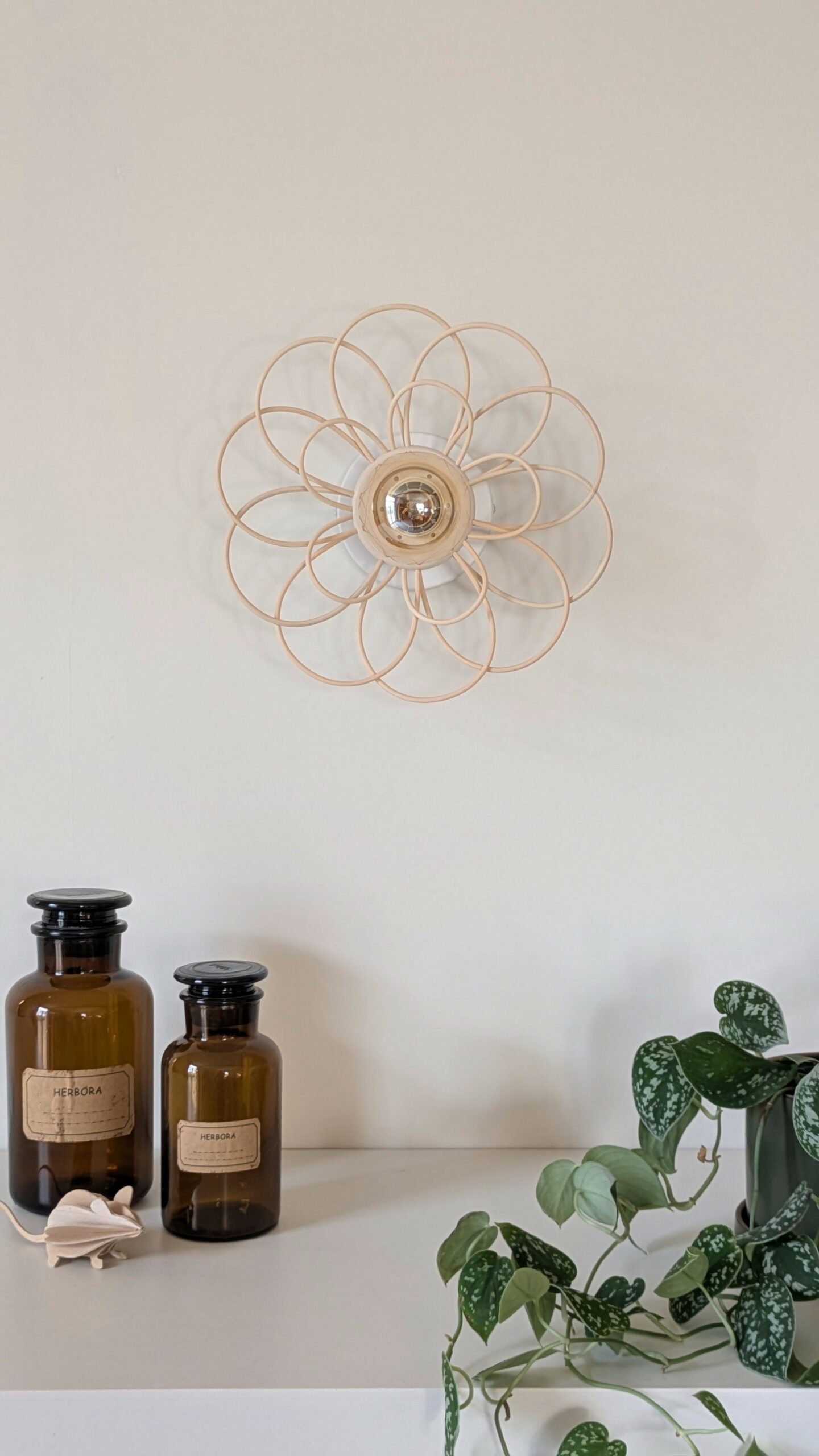 Luminaire fleur bois rotin artisanal
