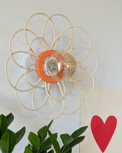 luminaire artisanal fleur rotin orange