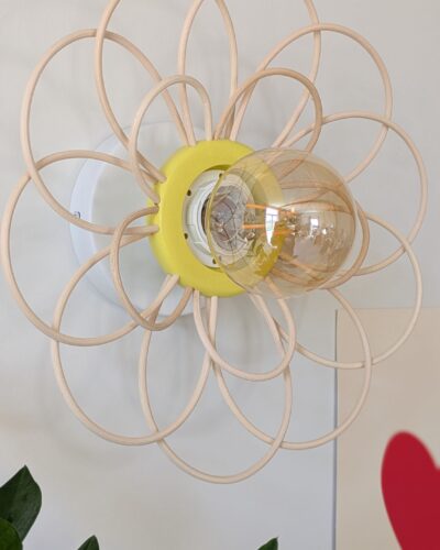 luminaire artisanal fleur rotin jaune