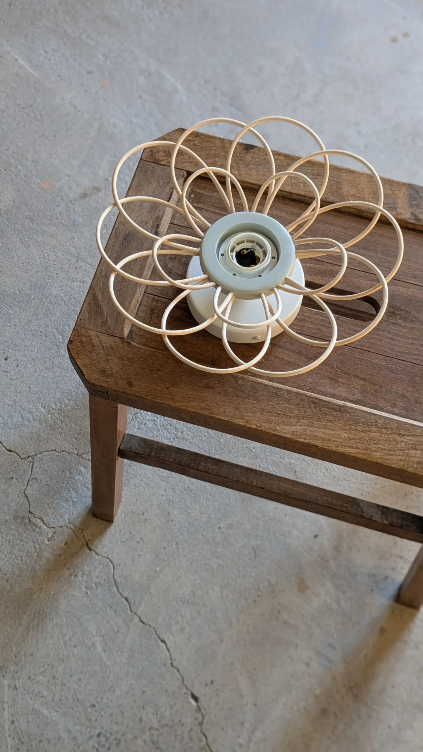 applique-murale-fleur-bois-rotin