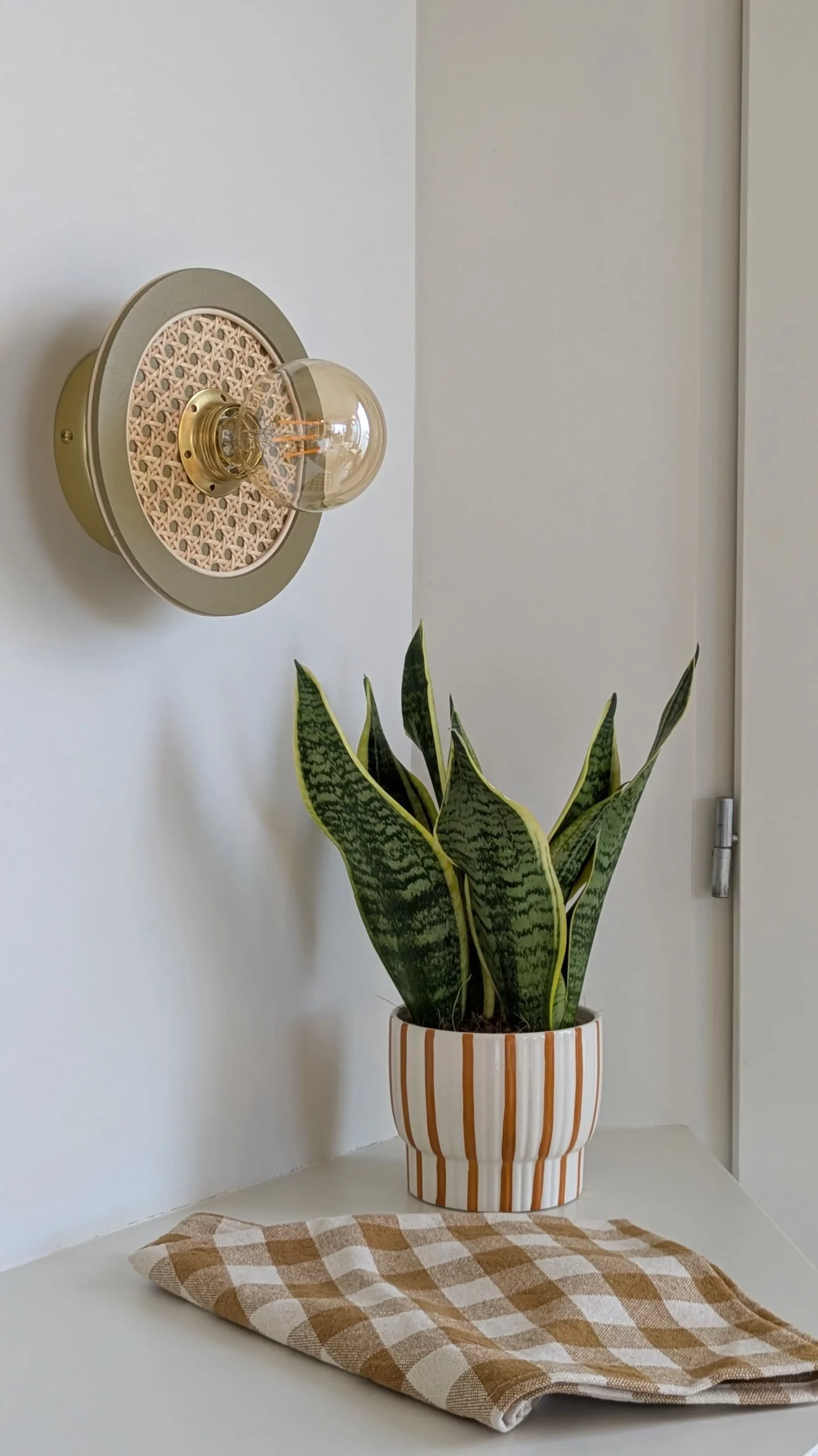 applique murale bois rotin cannage