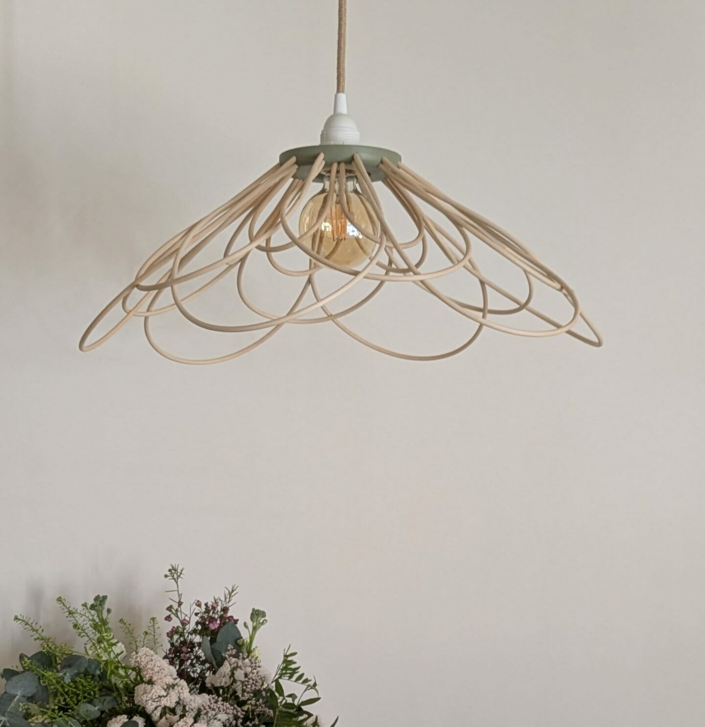 suspension artisanale rotin fleur
