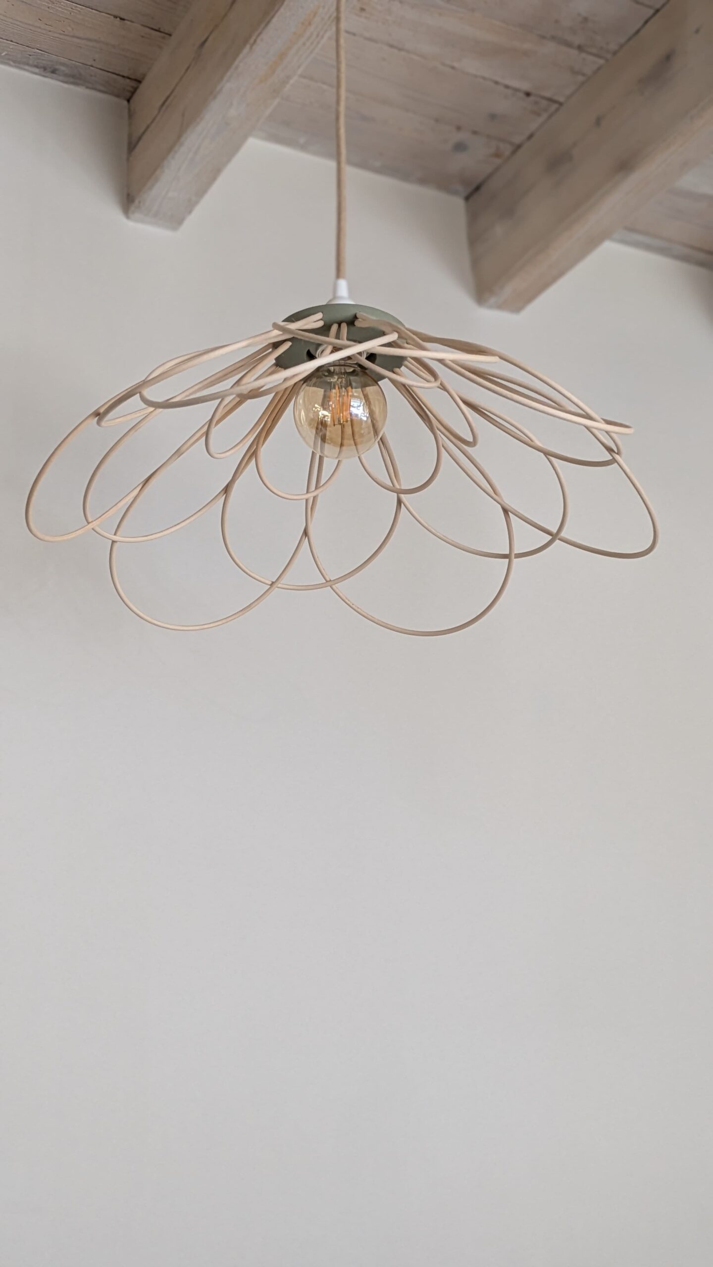 suspension artisanale rotin fleur