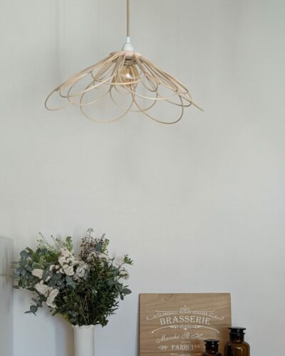 suspension artisanale fleur rotin et bois