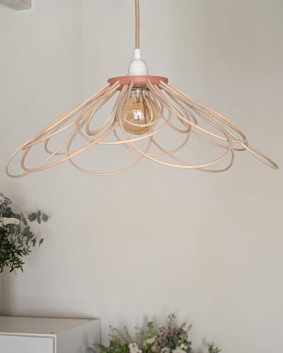 suspension artisanale fleur rotin et bois