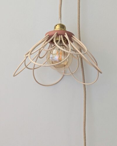 luminaire fleur rotin suspension ou baladeuse rose terracotta