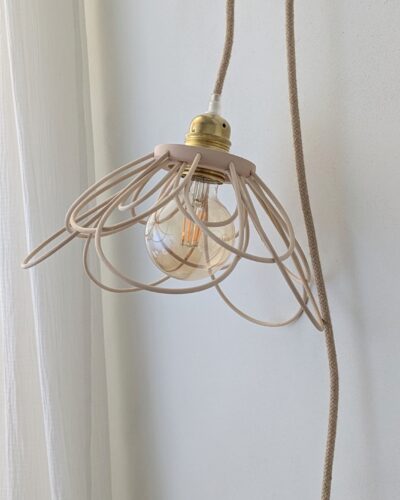 luminaire fleur rotin suspension ou baladeuse rose